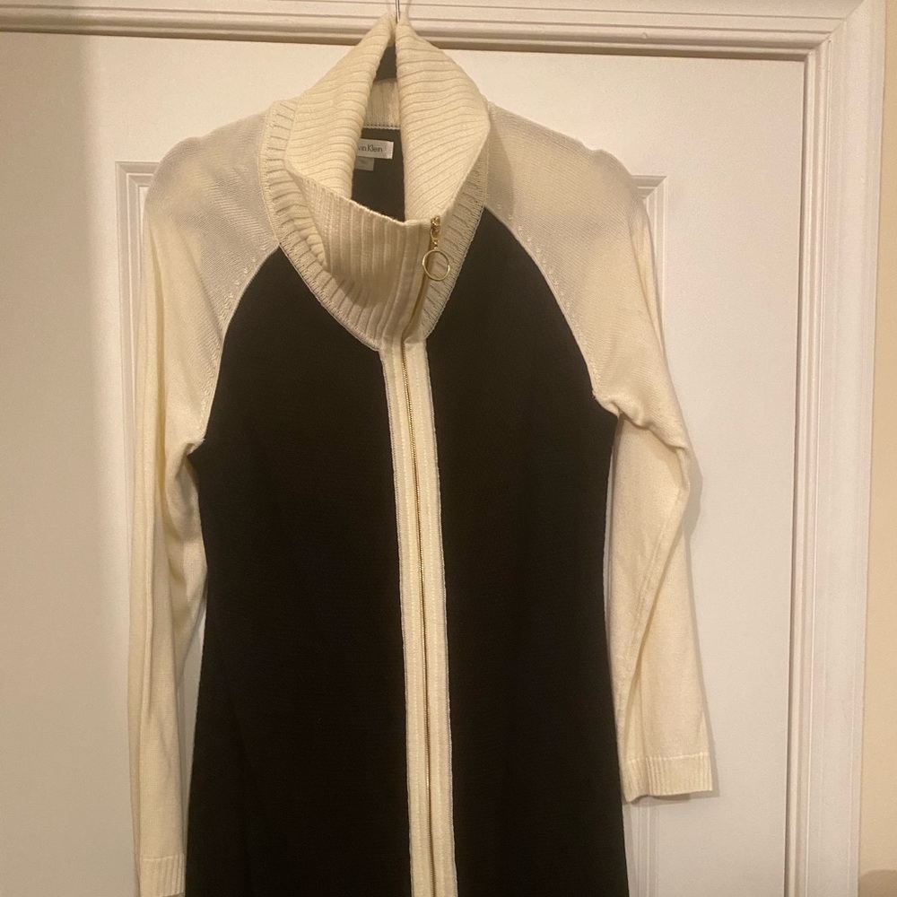 Long black whit and gold sweater Calvin Klein large